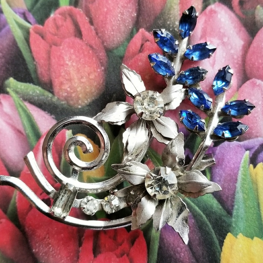Vintage floral brooch blue rhinestones pin silver tone flower spiral pin
